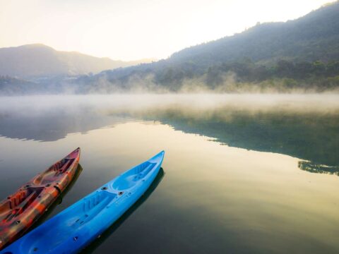 how do I wake up? to see a lake and boats